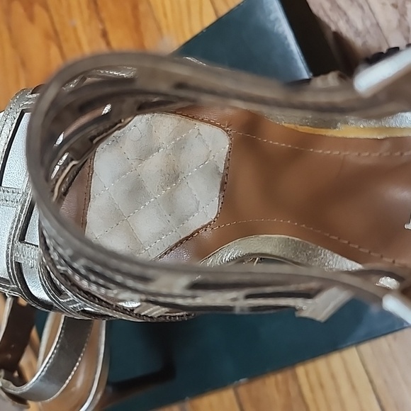 Ralph Lauren metallic strapy sandals.  Size 9 - Picture 8 of 9